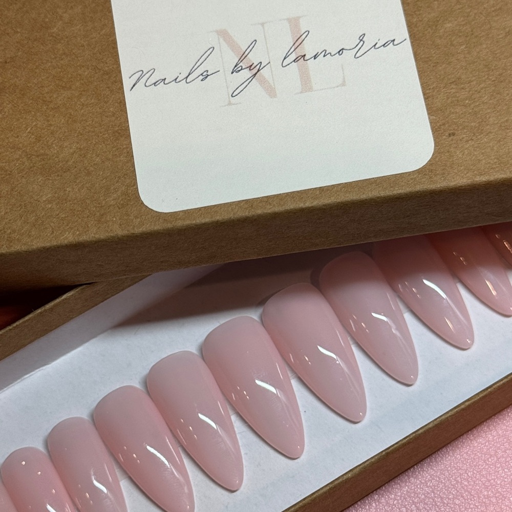 24pcs handmade gel Press on nails
Medium almond